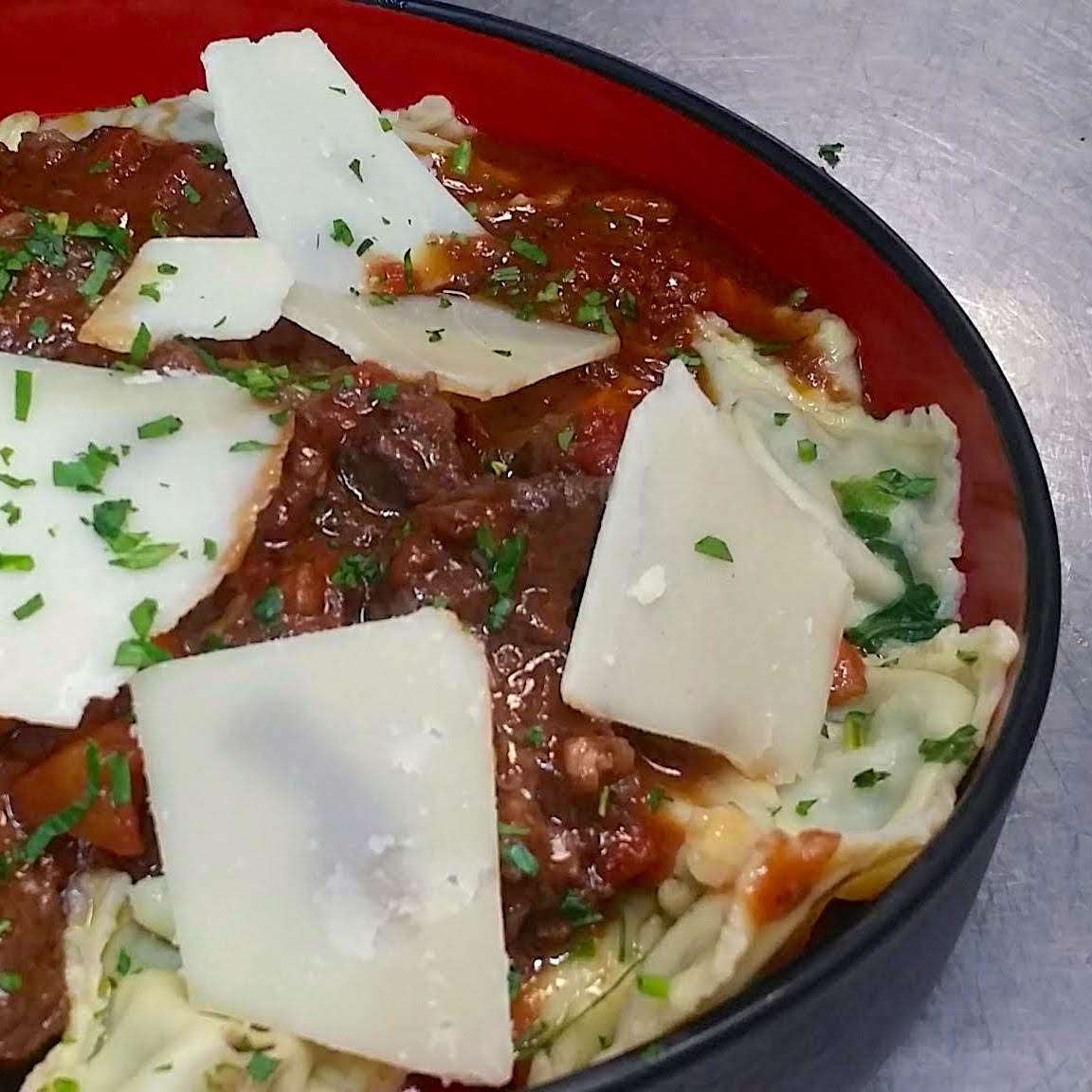 Raviolis à la Daube faits maison sur place au restaurant chez Paul du chef Didier Meyer à Touet sur Var